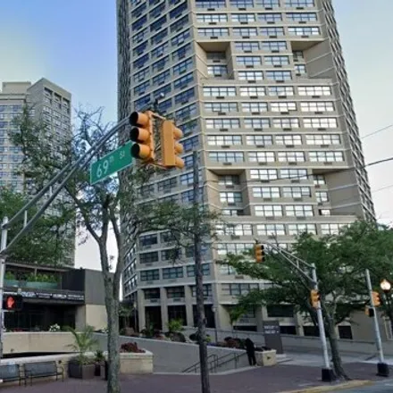 Image 5 - Tower II, 7002 Boulevard East, Guttenberg, NJ 07093, USA - House for rent