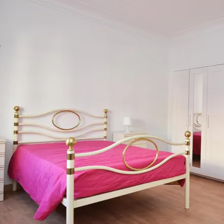 Rent this 5 bed room on Papo Cheio in Rua Oliveira Martins 6, Lisbon