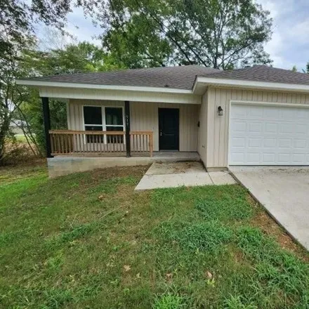 Rent this 3 bed house on 513 S 3rd St in Benton, Arkansas