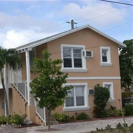 Rent this studio apartment on Hotel Seacrest in Washingtonia Avenue, Lauderdale-by-the-Sea