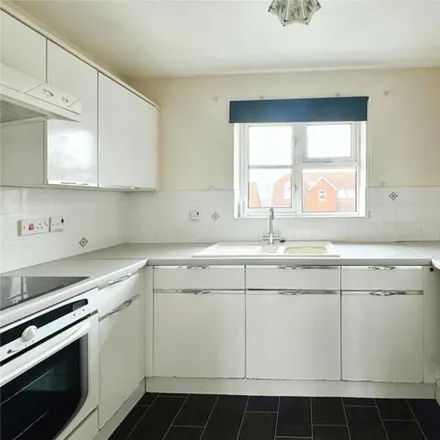 Image 2 - Falmouth Close, Eastbourne, BN23 5RN, United Kingdom - Apartment for sale