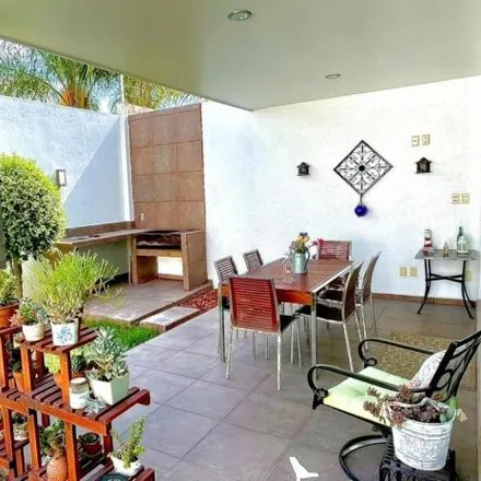 Rent this 3 bed house on Calle Paseo de la Alborada 266 in Villas De Irapuato, 36670 Irapuato