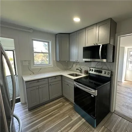 Image 3 - 68 Massachusetts Avenue, Rockland Lake, Congers, NY 10920, USA - Apartment for rent