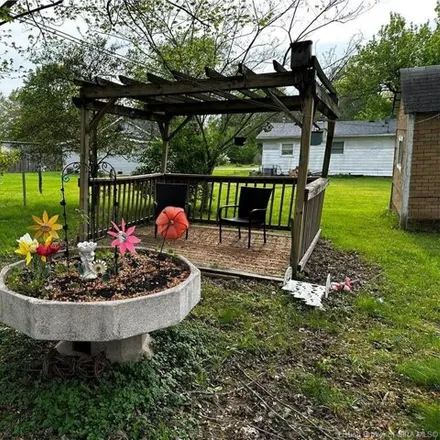 Image 4 - 1214 Mann Avenue, Austin, IN 47102, USA - House for sale