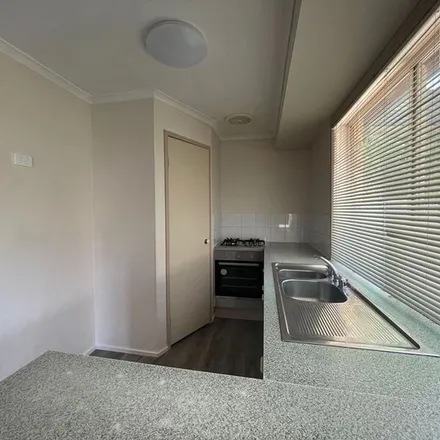 Rent this 3 bed apartment on Sturtvale Court in West Albury NSW 2640, Australia