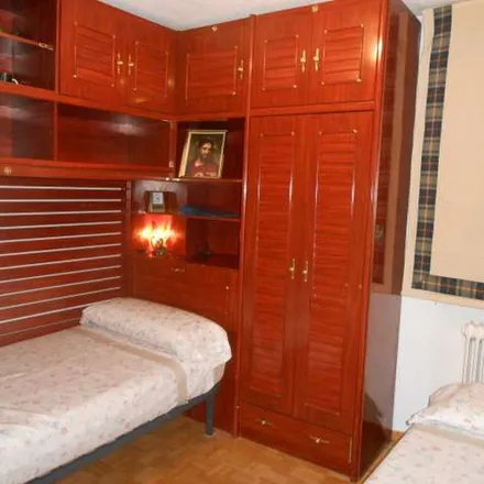 Rent this 2 bed apartment on Madrid in Calle de Santiago de Compostela, 60