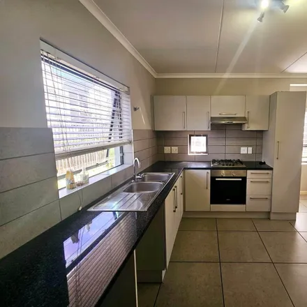 Image 3 - William Penn St, Milnerton, Cape Town, 7435, South Africa - Apartment for rent