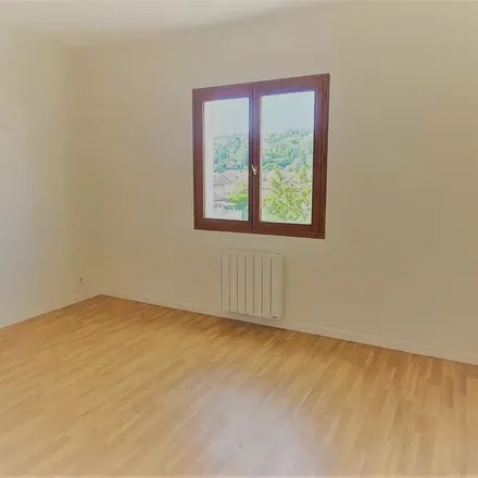 Rent this 3 bed apartment on 44 Chemin de la Feuillée in 38110 Saint-Jean-de-Soudain, France
