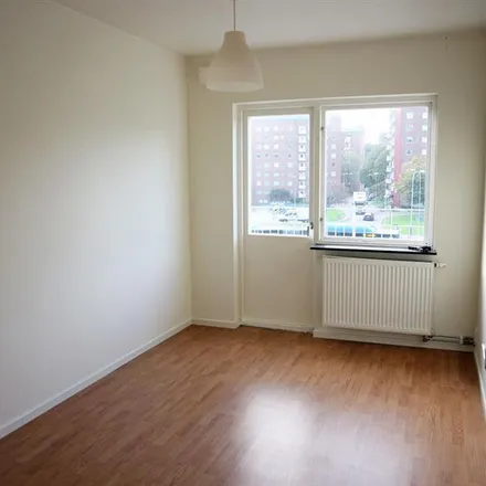 Rent this 4 bed apartment on Gamla Tingstadsgatan 50 in 422 44 Gothenburg, Sweden