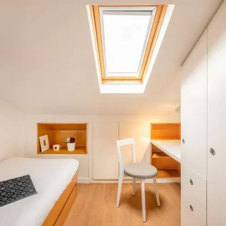 Rent this 6 bed apartment on Externato Escola da Restauração in Rua Cidade de Liverpool 8, 1170-097 Lisbon