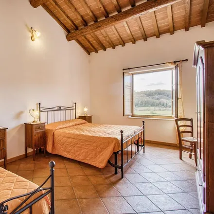 Rent this 2 bed apartment on Asciano in Poggiolo, Viale Primo Maggio