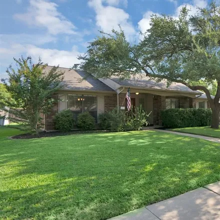 Buy this 4 bed house on 821 Ledgemont Drive in Plano, TX 75025