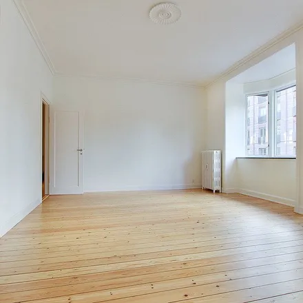 Rent this 3 bed apartment on Nordre Fasanvej 83 in 2000 Frederiksberg, Denmark