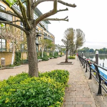 Image 5 - Point Wharf, London, TW8 0BX, United Kingdom - House for sale