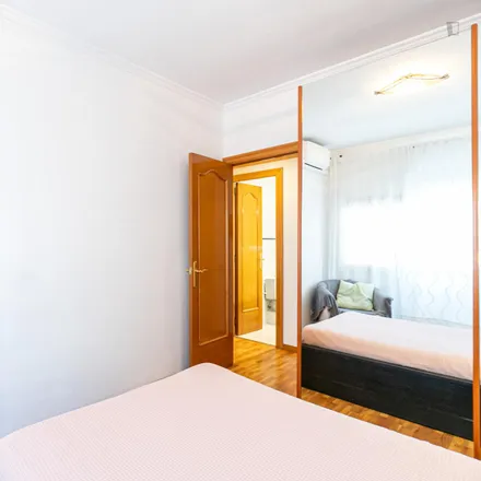 Image 3 - Carrer de Carreras i Candi, 99-101, 08028 Barcelona, Spain - Apartment for rent