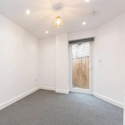 Image 5 - 32 Loveday Road, London, W13 9JS, United Kingdom - Apartment for rent