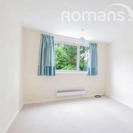 Image 4 - Coombe Grange, Cardwell Crescent, Ascot, SL5 9BY, United Kingdom - Apartment for rent