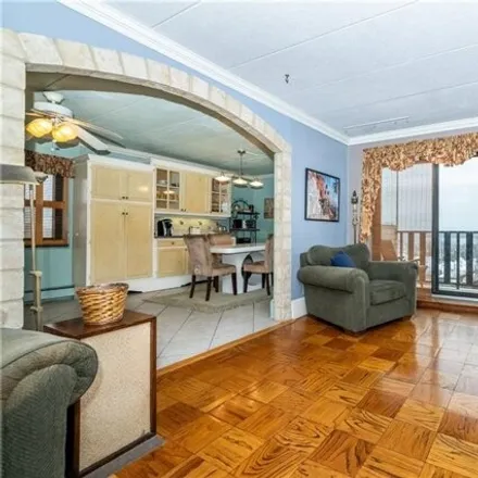 Image 9 - 666 Pelham Road, Rosedale, City of New Rochelle, NY 10805, USA - Apartment for sale