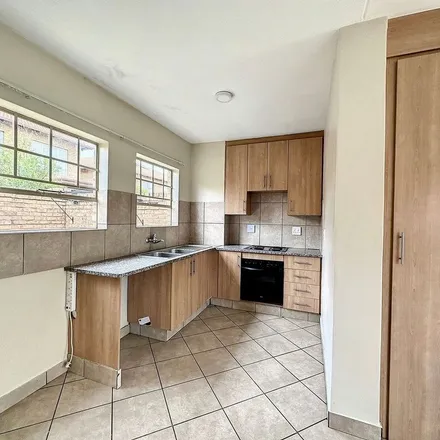 Image 3 - Carl Cronje Drive, Tyger Valley, Bellville, 7530, South Africa - Apartment for rent
