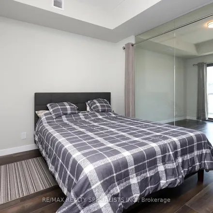 Image 8 - Platinum Condos, 15 Queen Street North, Hamilton, ON L8P 3R4, Canada - Apartment for rent