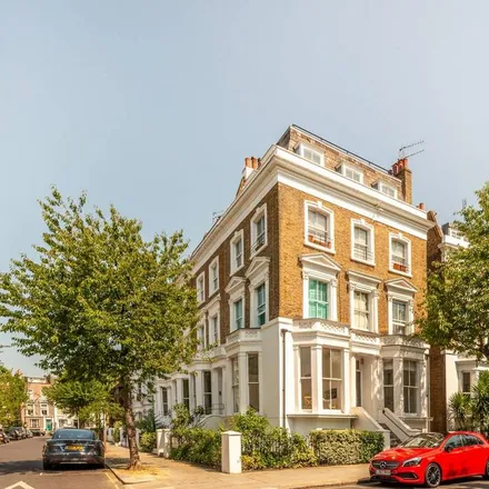 Rent this studio apartment on 54 Blenheim Crescent in London, W11 1NY
