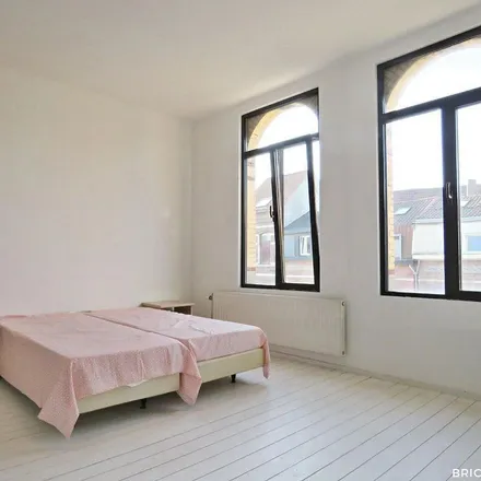 Rent this 8 bed apartment on Merksemsestraat 47 in 2060 Antwerp, Belgium