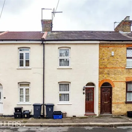 Buy this 2 bed townhouse on Park Road in Waltham Cross, EN8 8AG