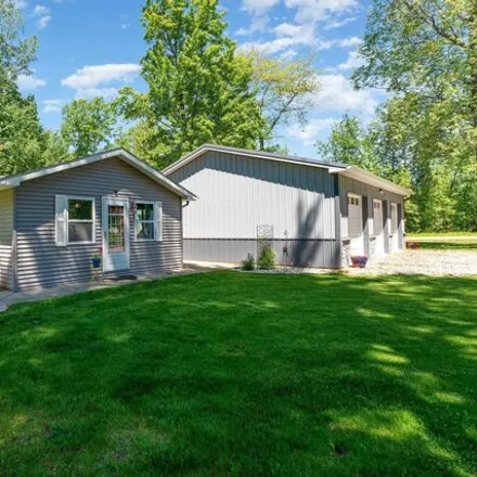 Buy this 3 bed house on 1698 Iroquois Avenue in Houghton Lake, MI 48651