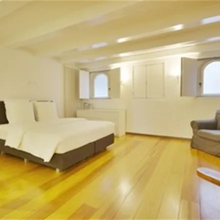Rent this 1 bed apartment on Singel 518C in 1017 AX Amsterdam, Netherlands