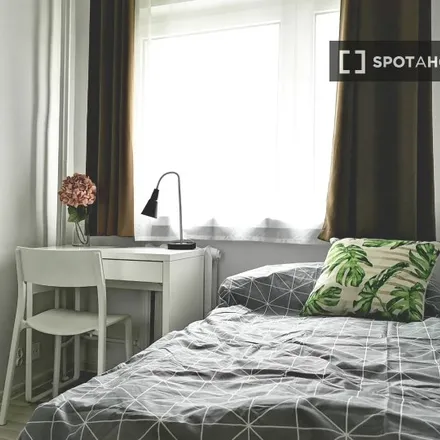 Rent this 4 bed room on Aleja "Solidarności" 161 in 00-877 Warsaw, Poland