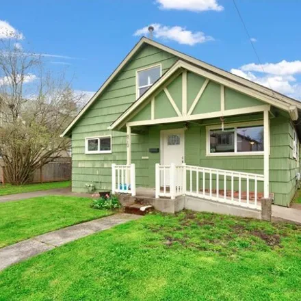 Buy this 4 bed house on 8712 North Druid Avenue in Portland, OR 97203
