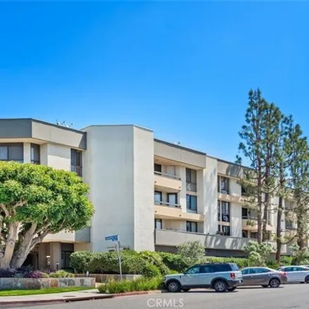 Buy this 2 bed condo on 5858 West 8th Street in Los Angeles, CA 90036