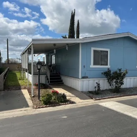 Buy this studio apartment on 1098 East Rankin Road in Tulare, CA 93274