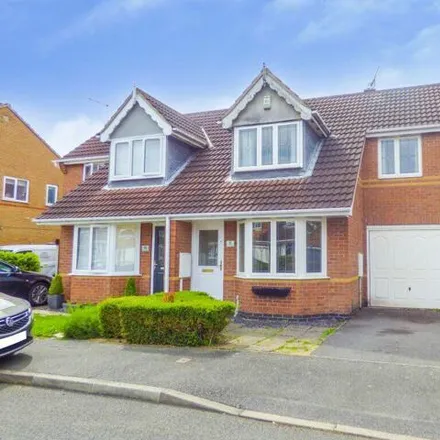 Rent this 3 bed townhouse on 1 Bronte Close in Long Eaton, NG10 3RS