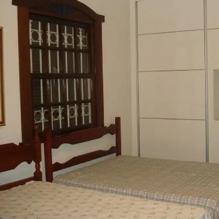 Buy this 5 bed house on Rua Padre Francisco Arantes in Vila Paris, Belo Horizonte - MG