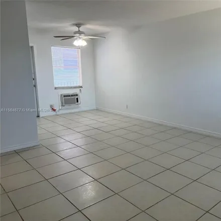 Image 7 - 5300 Hollywood Boulevard, Hollywood, FL 33024, USA - Condo for rent