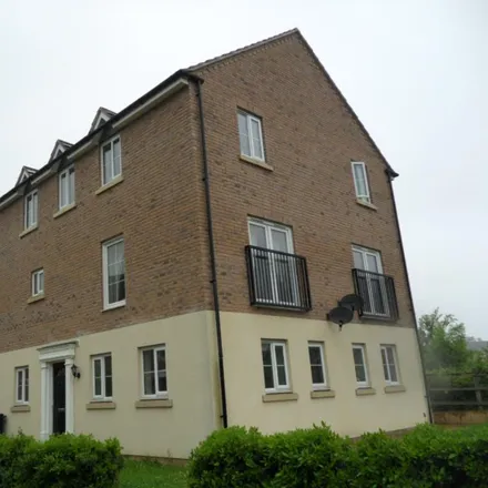 Rent this 3 bed townhouse on Raymond Mays Way in Austerby, PE10 0QP