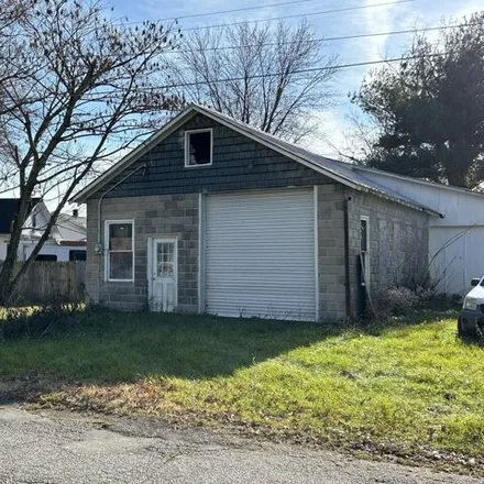 Buy this studio house on 1037 5th Street in Falmouth, KY 41040