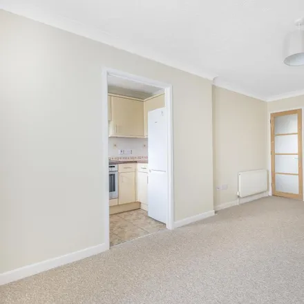Image 2 - Clinton Crescent, Aylesbury, HP21 7JN, United Kingdom - Apartment for rent