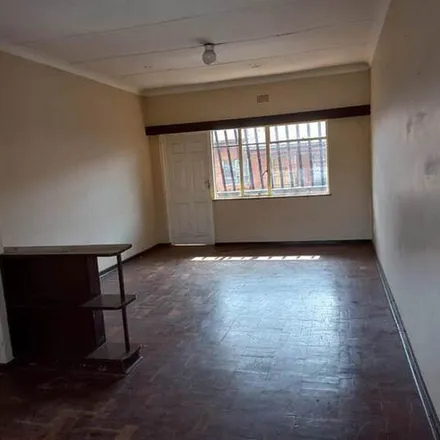 Image 5 - Lawn Street, Rosettenville, Johannesburg, 2001, South Africa - Apartment for rent