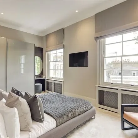 Image 2 - Kensington Gardens Square Garden, Kensington Gardens Square, London, W2 4BZ, United Kingdom - Apartment for rent