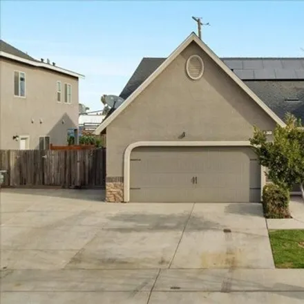 Buy this 3 bed house on 1654 West Crystal Avenue in Visalia, CA 93291