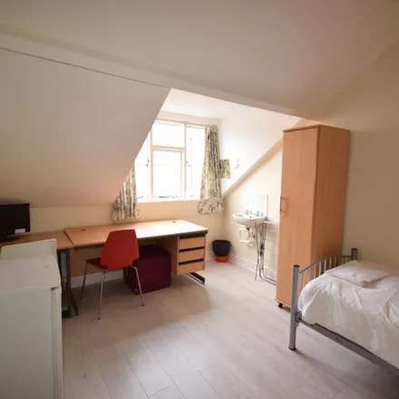Image 4 - Bed Station Earls Court Road, 270 Earl's Court Road, London, SW5 9RF, United Kingdom - Room for rent