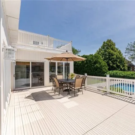 Image 9 - 45 Romana Drive, Southampton, Hampton Bays, NY 11946, USA - House for rent