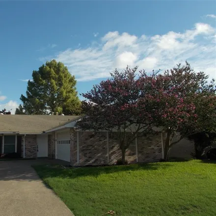 Buy this 3 bed house on 1605 Williamsburg Drive in Plano, TX 75074