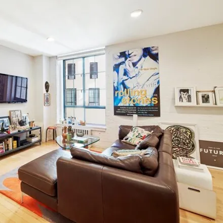 Image 2 - 132 Perry Street, New York, NY 10014, USA - Apartment for sale