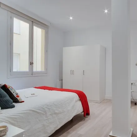 Rent this 6 bed room on Madrid in Calle de Fernán González, 44