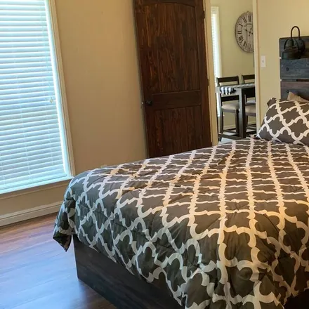 Rent this 3 bed condo on Pottsboro