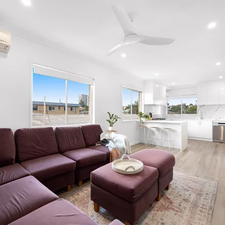 Image 2 - 42 Wellington Street, Coorparoo QLD 4151, Australia - Apartment for rent