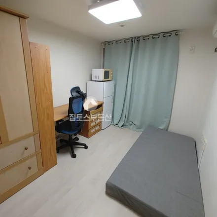 Rent this studio apartment on 서울특별시 관악구 신림동 1551-1